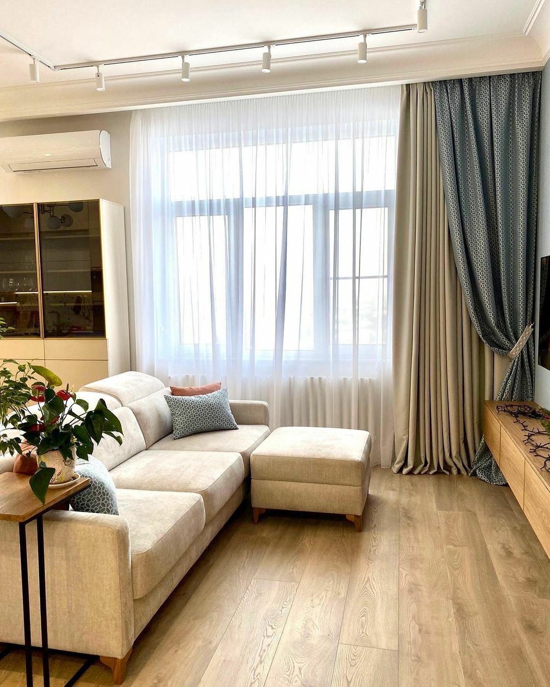 Двухслойные портьеры для гостиной